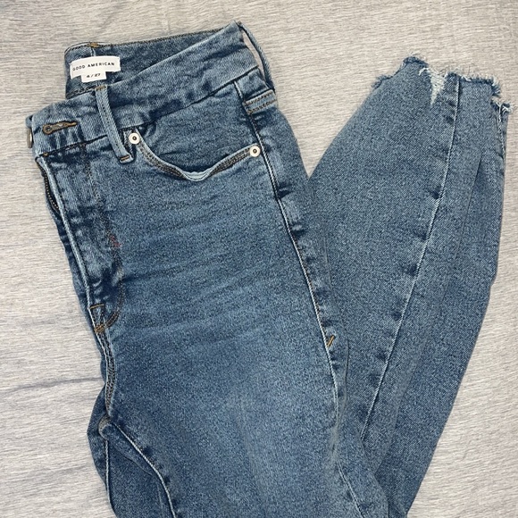 Good American good waist crop chew hem jeans - Picture 6 of 6